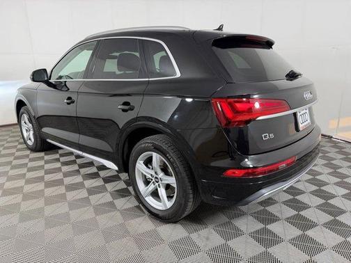 Mythos Black Metallic 2021 Audi Q5 45 Premium