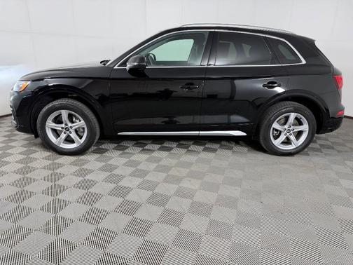 Mythos Black Metallic 2021 Audi Q5 45 Premium