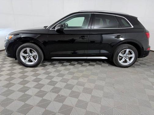 Mythos Black Metallic 2021 Audi Q5 45 Premium