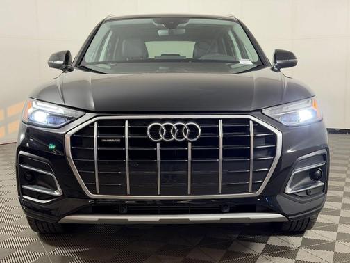 Mythos Black Metallic 2021 Audi Q5 45 Premium