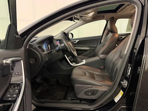Onyx Black Metallic 2016 Volvo S60 T5 Premier