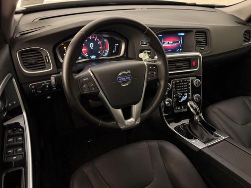 Onyx Black Metallic 2016 Volvo S60 T5 Premier