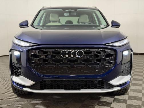 Navarra Blue Metallic 2026 Audi Q3 S line
