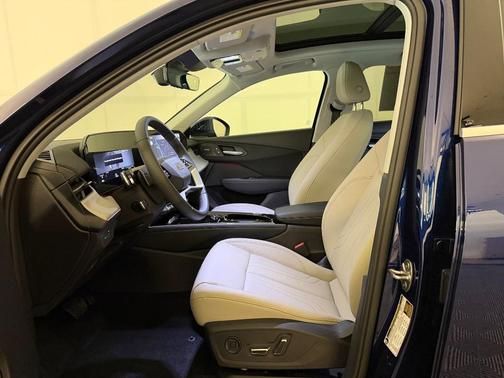 Navarra Blue Metallic 2026 Audi Q3 S line