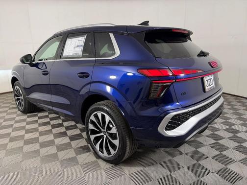 Navarra Blue Metallic 2026 Audi Q3 S line