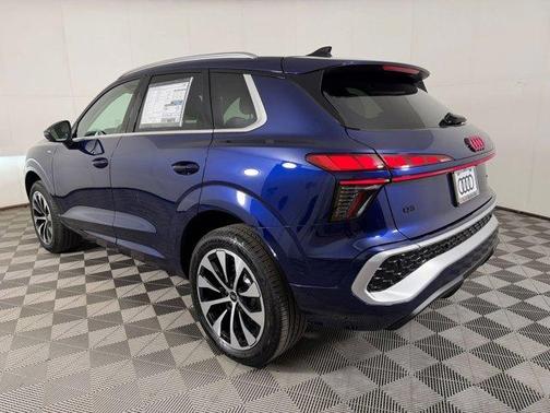 Navarra Blue Metallic 2026 Audi Q3 S line