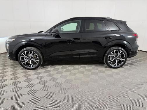 0E0E 2026 Audi Q3 S line