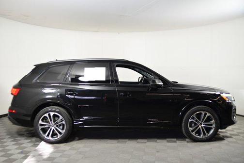 2025 Audi Q7 45 Premium Plus