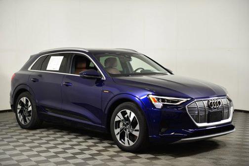 2022 Audi e-tron Premium Plus