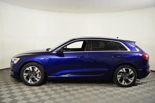 2022 Audi e-tron Premium Plus