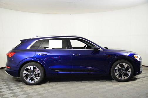 2022 Audi e-tron Premium Plus