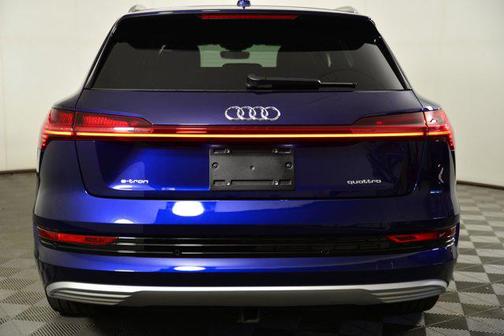 2022 Audi e-tron Premium Plus
