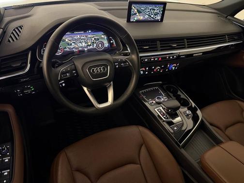 Florett Silver Metallic 2017 Audi Q7 2.0T Premium Plus