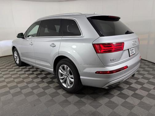 Florett Silver Metallic 2017 Audi Q7 2.0T Premium Plus