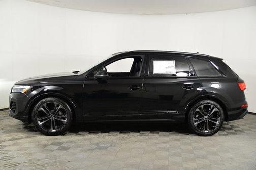 Mythos Black Metallic 2026 Audi Q7 PLUS