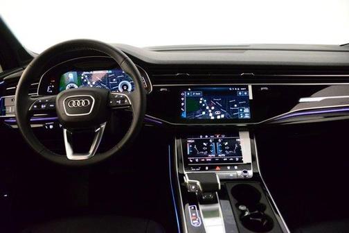 Mythos Black Metallic 2026 Audi Q7 PLUS