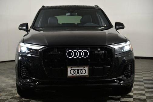 Mythos Black Metallic 2026 Audi Q7 PLUS