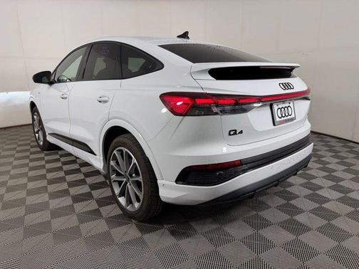 Glacier White Metallic 2022 Audi Q4 e-tron 50 Prestige