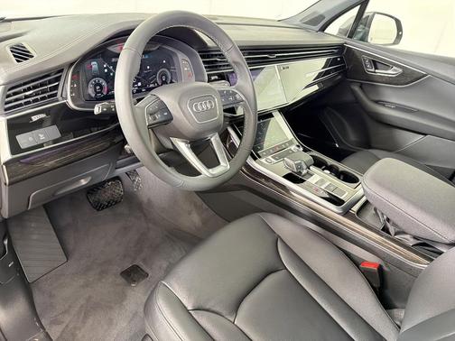 Samurai Gray Metallic 2026 Audi Q7 45 Premium