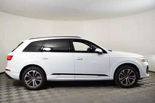 2025 Audi Q7 45 Premium Plus