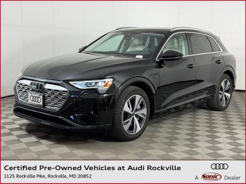 Mythos Black Metallic 2024 Audi Q8 e-tron Premium