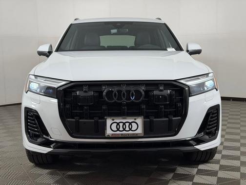 Glacier White Metallic 2026 Audi Q7 PLUS