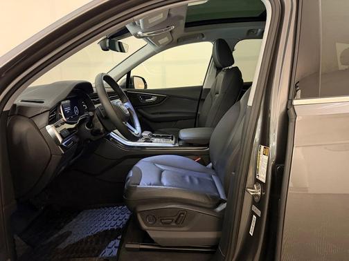 Samurai Gray Metallic 2023 Audi Q7 45 Premium
