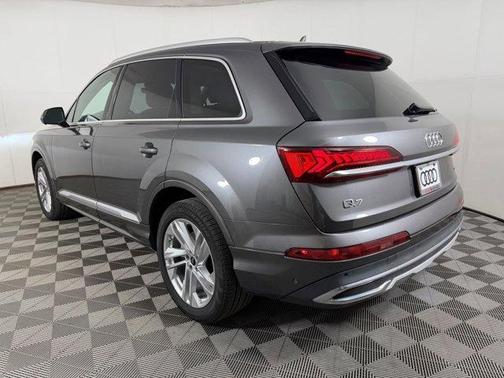 Samurai Gray Metallic 2023 Audi Q7 45 Premium