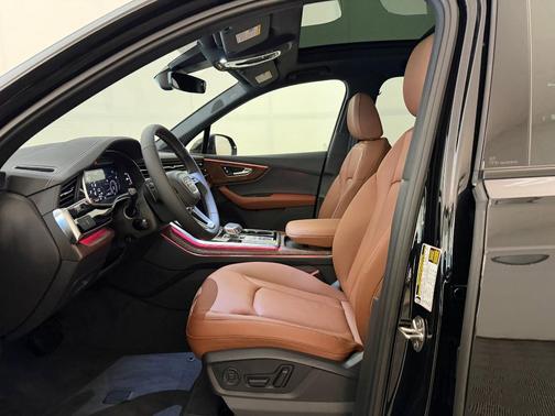 Mythos Black Metallic 2026 Audi Q7