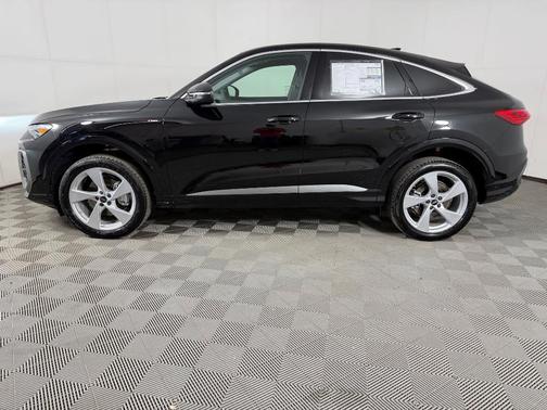 Mythos Black Metallic 2026 Audi Q5 Sportback PLUS