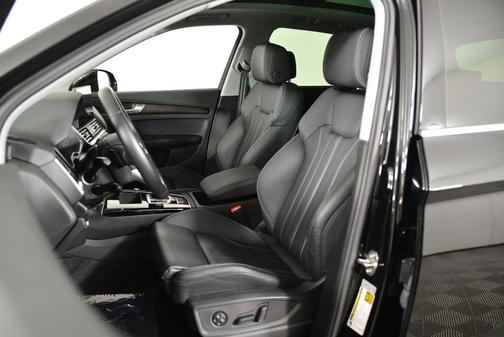 Mythos Black Metallic 2023 Audi Q5 e 55 S line quattro Premium