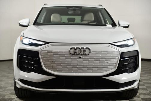 Glacier White Metallic 2025 Audi Q6 e-tron Premium
