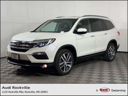 White 2017 Honda Pilot Elite