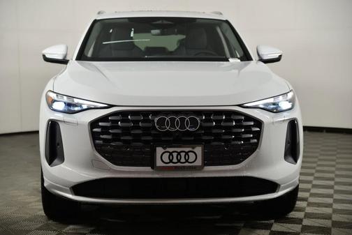 Glacier White Metallic 2025 Audi Q5 2.0T quattro Premium