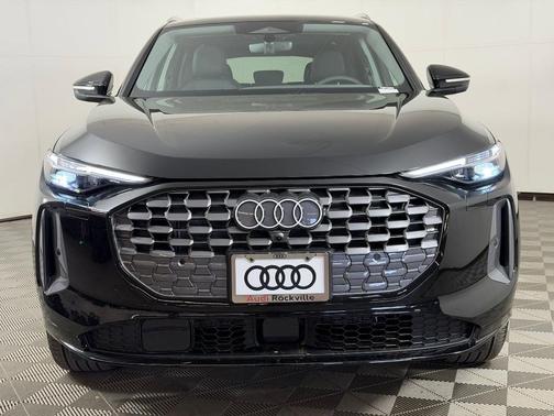 Mythos Black Metallic 2026 Audi Q5 PLUS