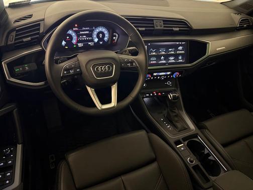 Arkona White 2025 Audi Q3 45 S line Premium