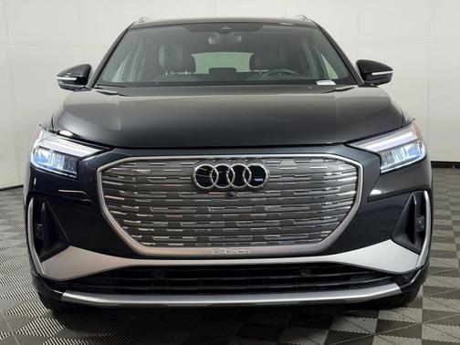 Mythos Black Metallic 2023 Audi Q4 e-tron 50 Premium