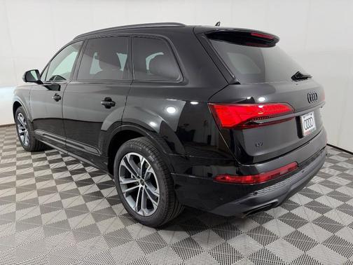 Mythos Black Metallic 2025 Audi Q7 45 Premium