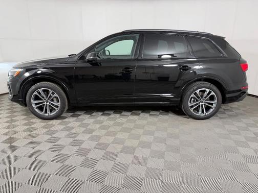 Mythos Black Metallic 2025 Audi Q7 45 Premium