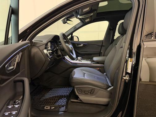 Black 2026 Audi Q7 45 Premium