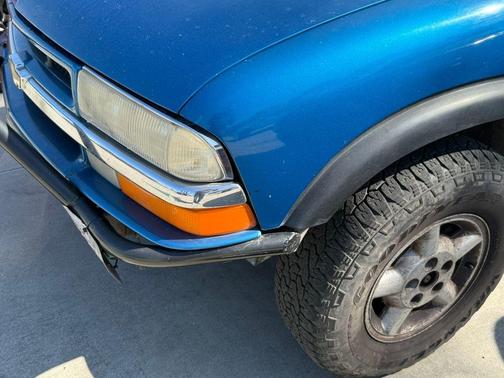 Space Blue Metallic 2001 Chevrolet S-10 LS