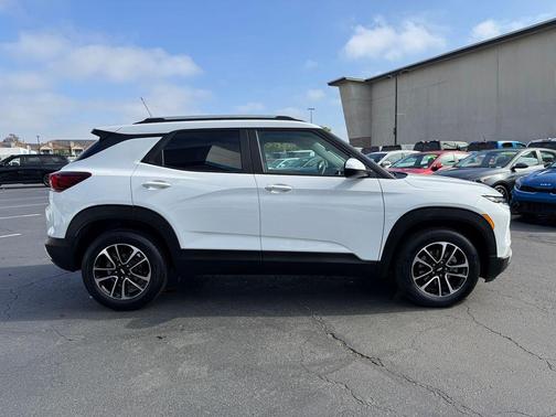 Summit White 2026 Chevrolet Trailblazer LT