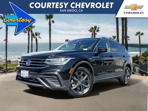 Deep Black Pearl Effect 2024 Volkswagen Tiguan 2.0T SE