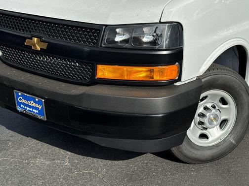 Summit White 2026 Chevrolet Express 2500 Work Van