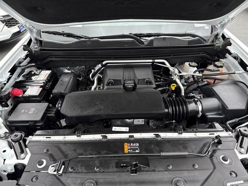 Summit White 2025 Chevrolet Colorado Z71