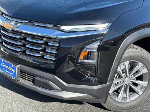 Mosaic Black Metallic 2026 Chevrolet Equinox LT