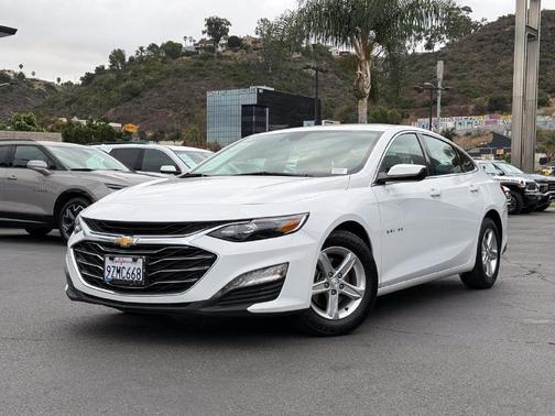 Summit White 2024 Chevrolet Malibu LT