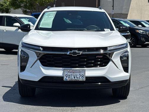Summit White 2026 Chevrolet Trax 2RS