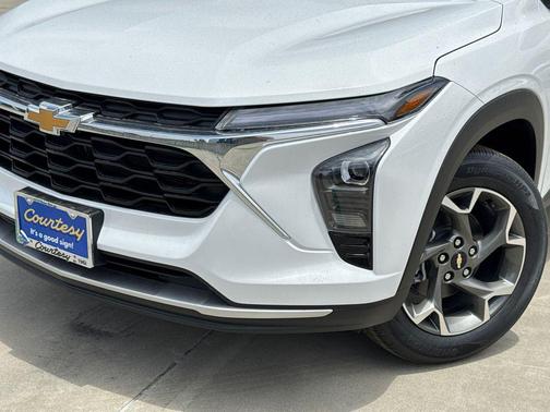 Summit White 2026 Chevrolet Trax LT