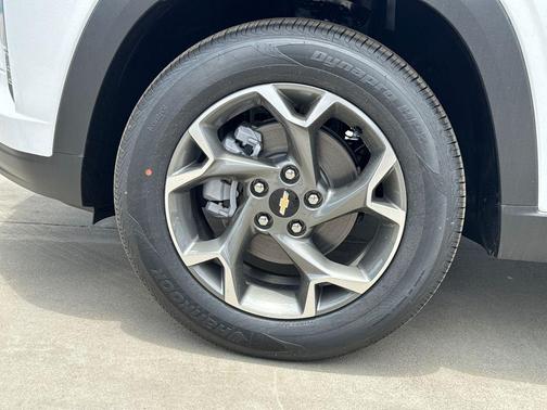 Summit White 2026 Chevrolet Trax LT